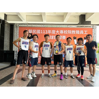 籃球社
時間：每週三  下午5點~
地點：體育館